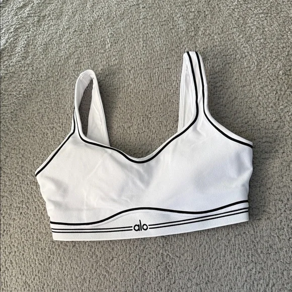ALO Yoga Airbrush Heart Throb Bra White and Black Trim Sports Bra Size M - Picture 1 of 5